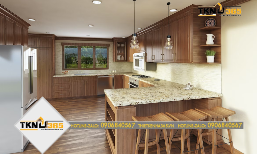 Phòng bếp này được thiết kế với tông màu nâu và vàng, kết hợp với các tủ bếp và các thiết bị điện gia dụng cổ điển