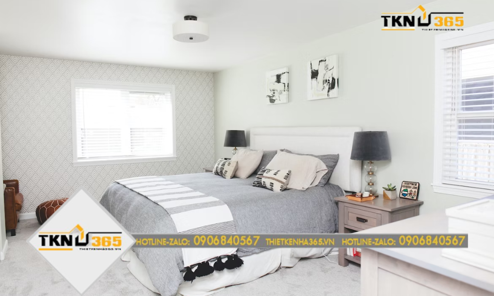 Bộ giường ngủ đôi được trang trí với những chi tiết đơn giản nhưng tinh tế, tạo nên một không gian đẳng cấp và sang trọng