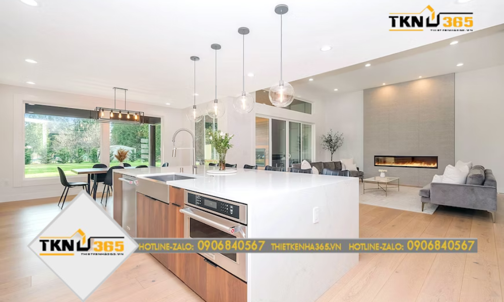 Một phòng khách với thiết kế đơn giản và tông màu trắng vấnu sáng, tạo không gian sạch sẽ và thanh lịch