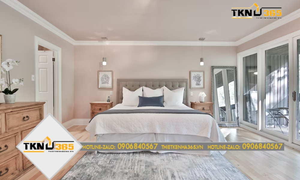 Tường, sàn và trần phòng, các phụ kiện và đồ nội màu trung tính tối giản tạo cảm giác thoải mái, đơn giản nhưng không kém phần sang trọng và đẳng cấp