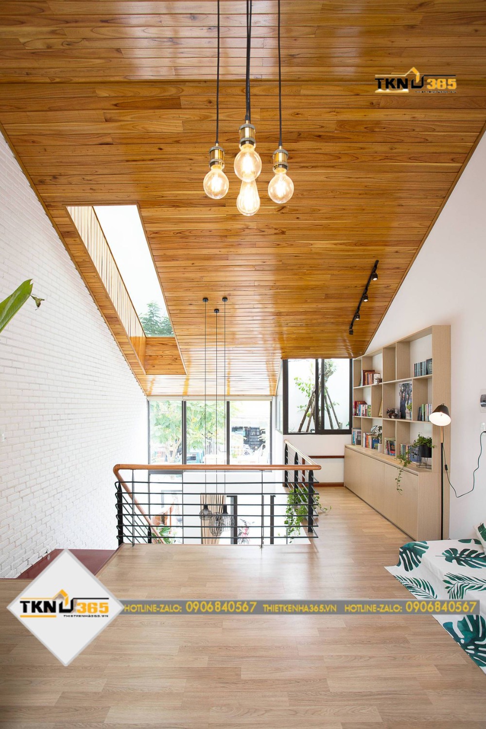 Tầng áp mái của ngôi nhà là không gian mở thoáng mát