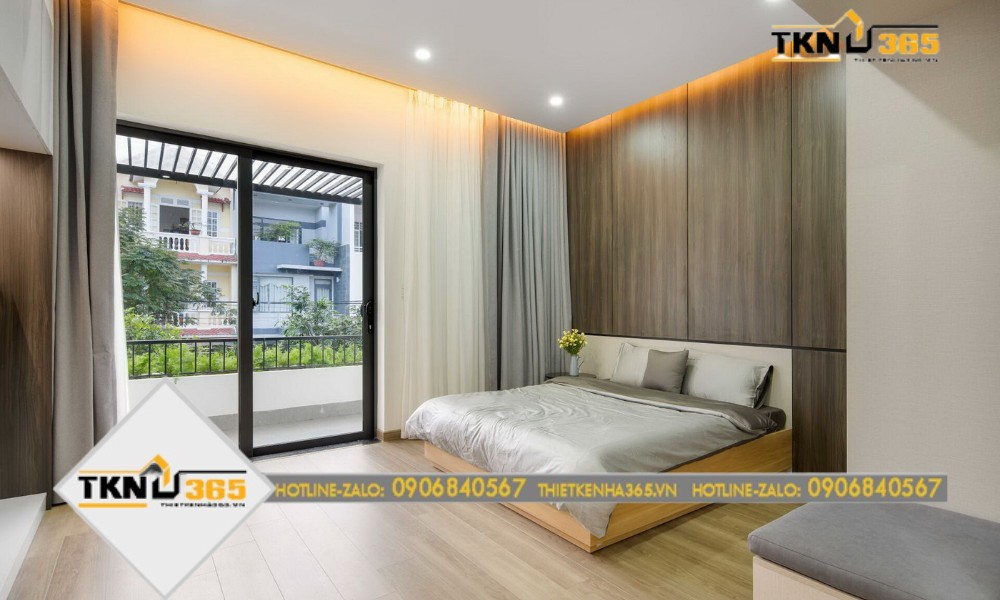 Phòng ngủ được thiết kế theo phong cách tối giản, gam màu nâu chủ đạo mang lại cảm giác ấm cúng, gọn gàng