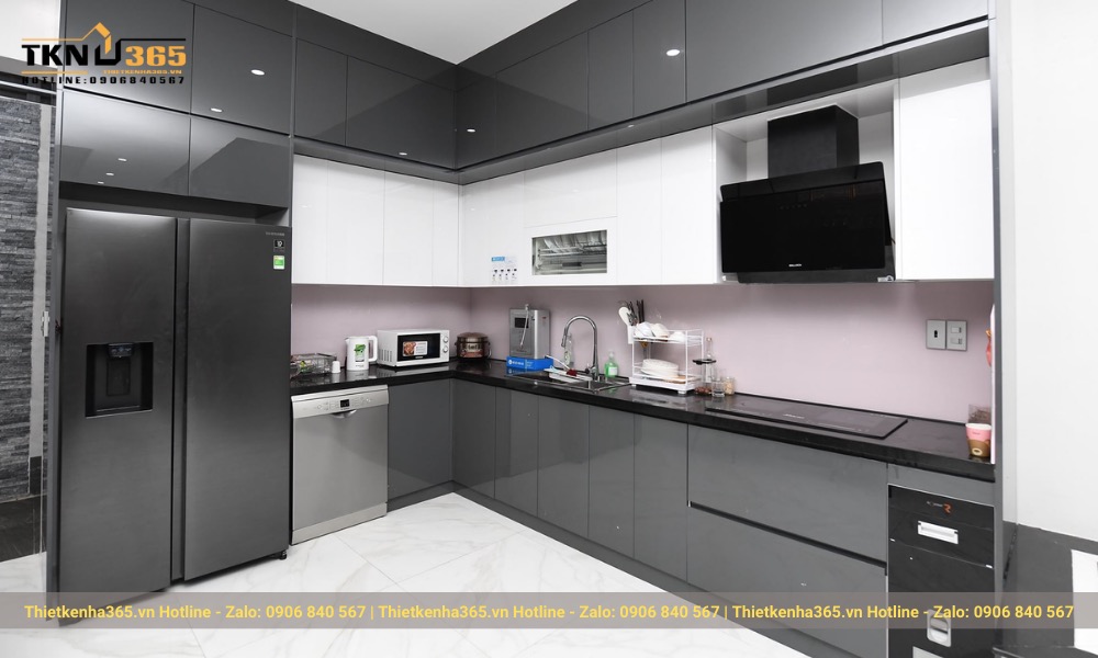 Thi công bếp chữ L đụng trần tối ưu không gian