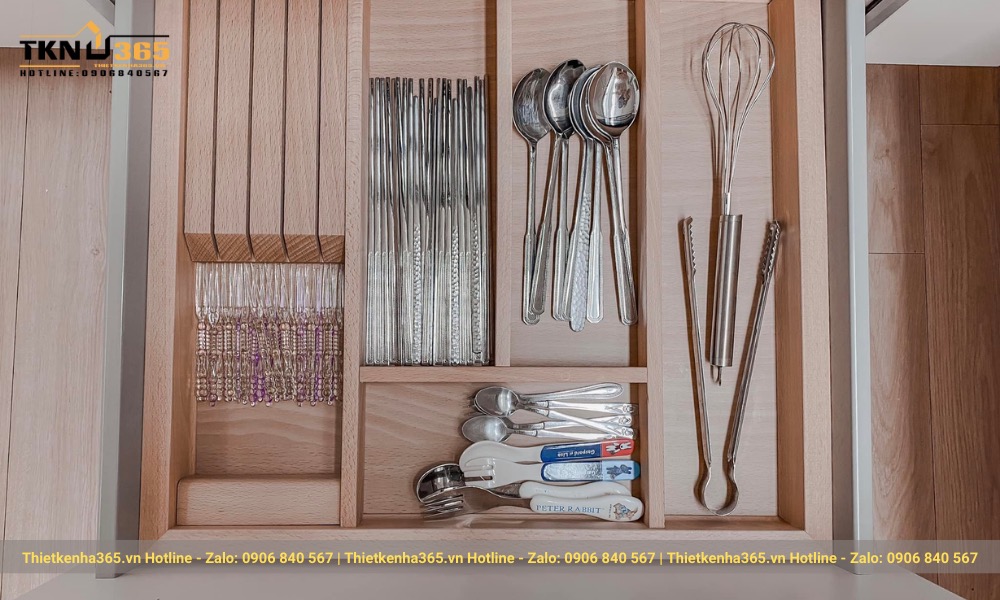Ngăn kéo thiết kế thông minh thuận lợi cho việc cất giữ đồ dùng bữa