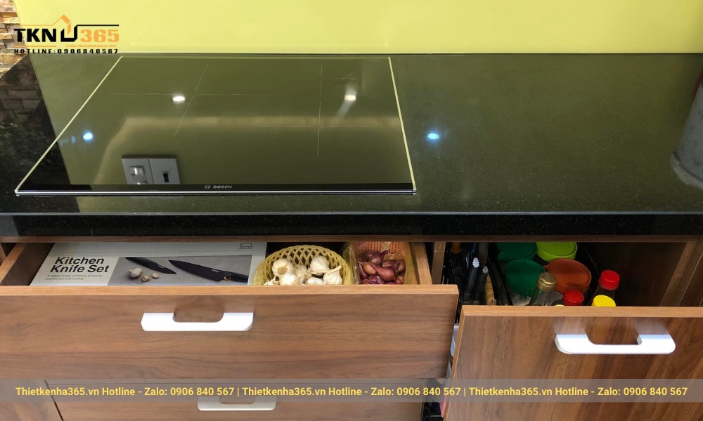 Thi công bằng chất liệu gỗ công nghiệp đảm bảo độ bền và ngoại hình đẹp cho tủ