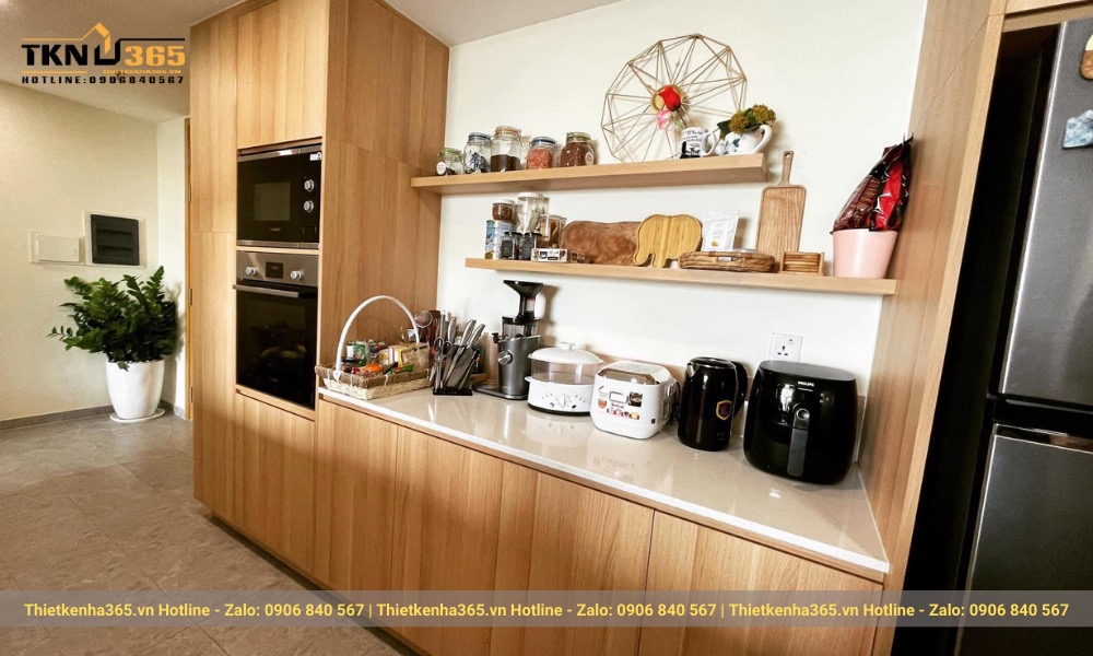 Thi công tủ bếp chữ I hiện đại gỗ công nghiệp với ô chứa tủ lạnh và lò nướng tiện nghi