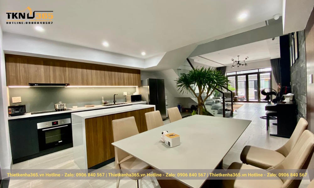 Bộ bàn ghế đơn giản, đáp ứng công năng và không chiếm quá nhiều diện tích