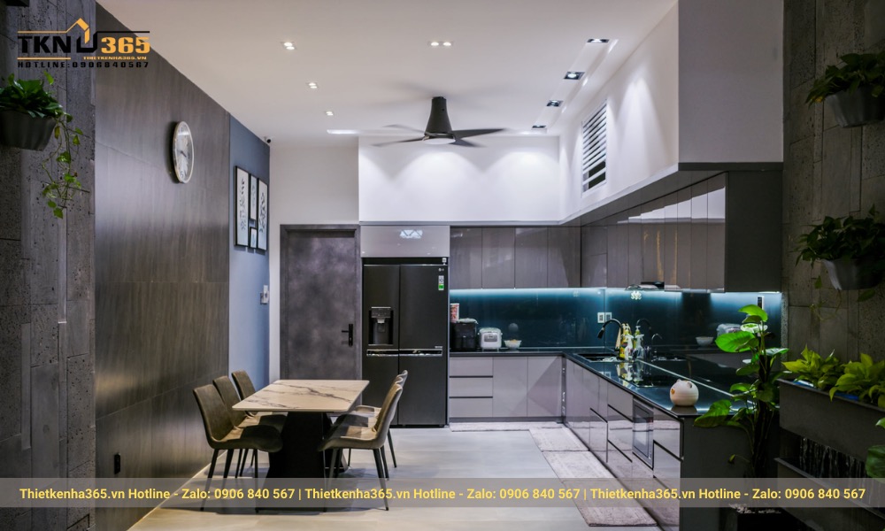 Bàn ăn được kết hợp vào nhà bếp để tiết kiệm diện tích