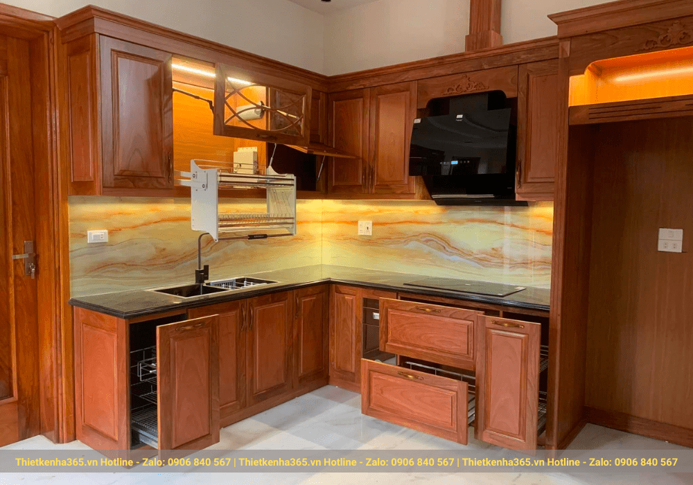 Tủ bếp làm từ gỗ xoan đào hình chữ L