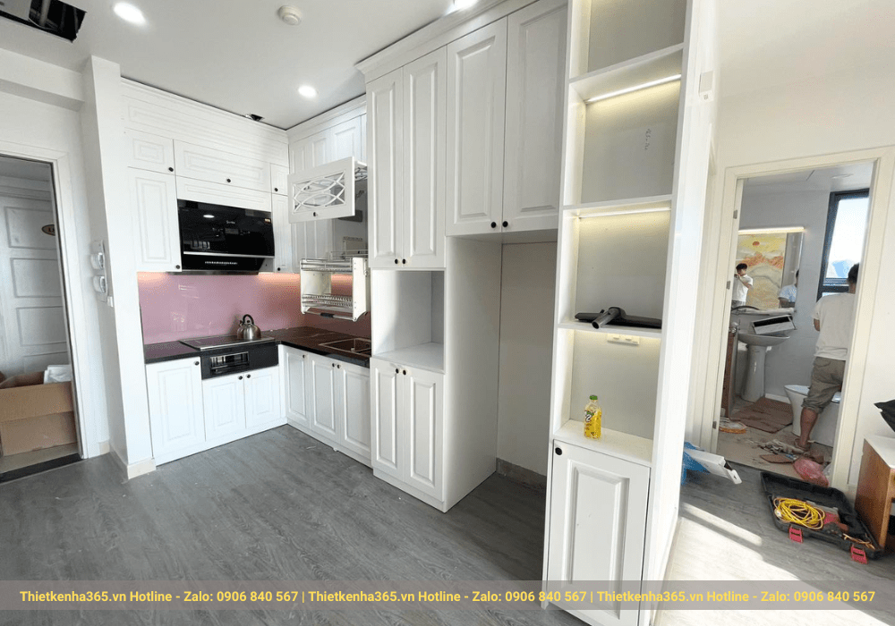 Tủ bếp màu trắng làm từ gỗ công nghiệp tiết kiệm chi phí