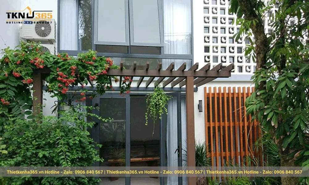 Nhà cấp 4 có giàn hoa tươi