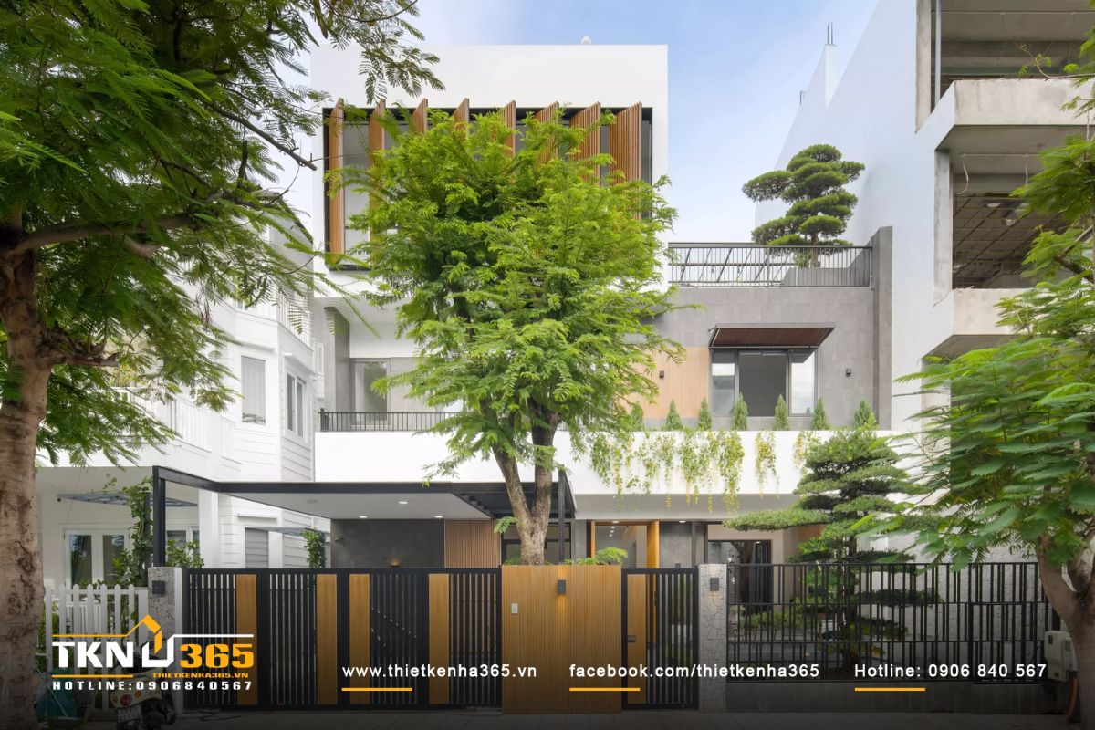 Thiết kế biệt thự hiện đại có bể bơi bên hông nhà mang đến vẻ đẹp sang trọng, kín đáo