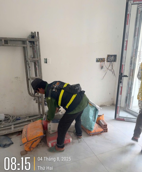 Nha Chi Dung 040825 1