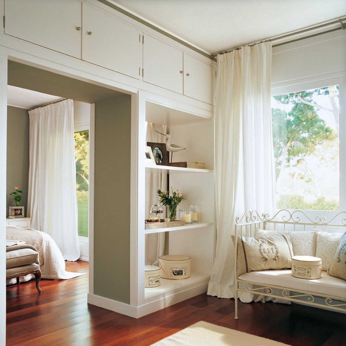 Cách thiết kế tủ âm tường kết hợp vách ngăn giúp tận dụng diện tích và phân chia không gian mở hiệu quả Cách thiết kế tủ âm tường kết hợp vách ngăn giúp tận dụng diện tích và phân chia không gian mở hiệu quả