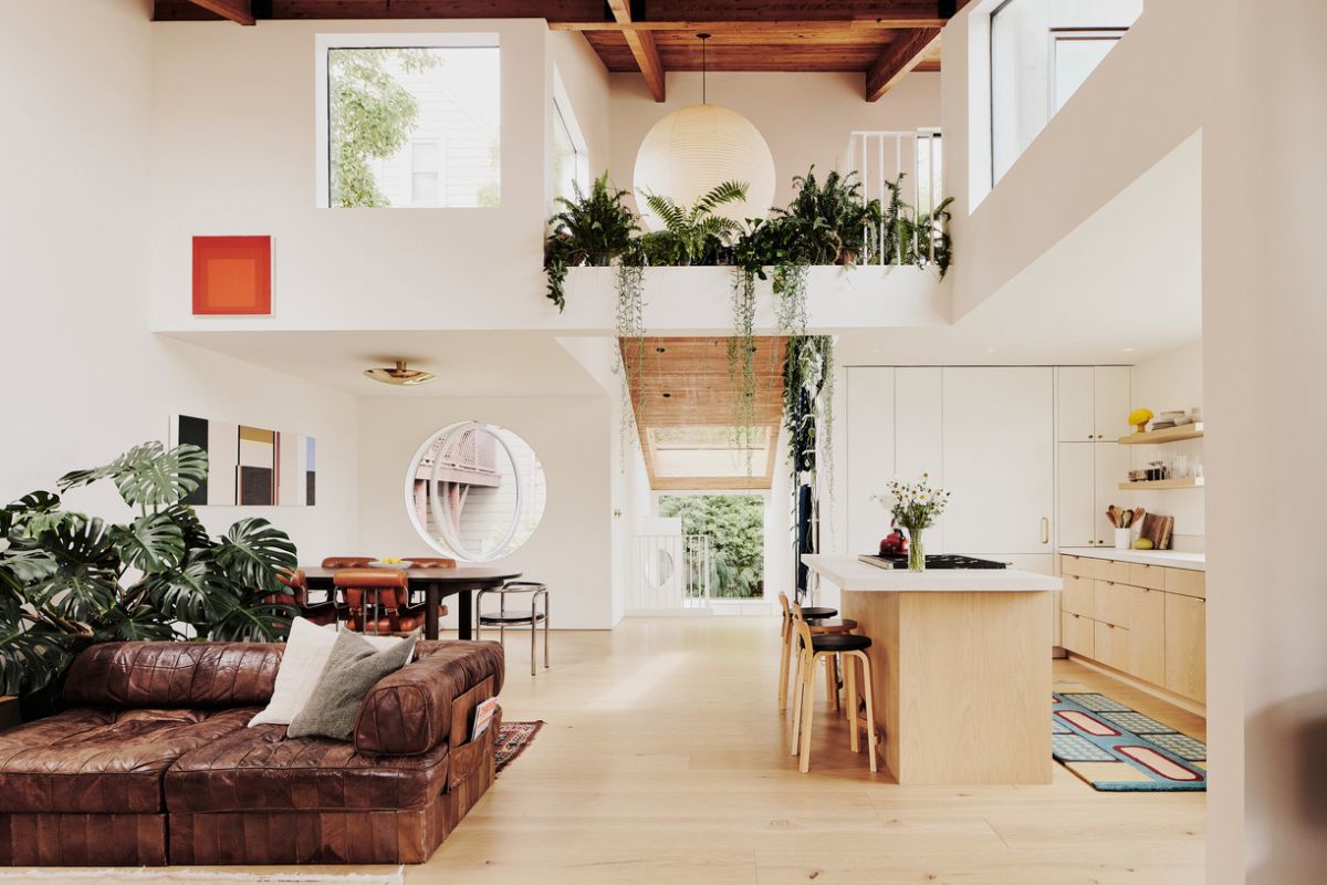 Không gian phòng khách - bếp mở thoáng với nhiều cửa sổ lớn, ánh sáng tự nhiên tràn khắp nhà, tất cả đều được tính toán hợp lý trong bản vẽ thiết kế (Ảnh: Sưu tầm)