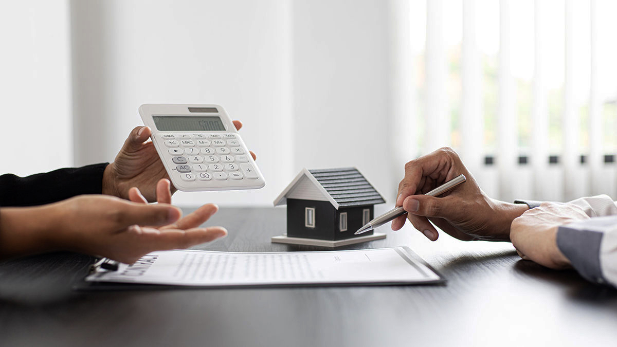 Kiểm soát chi phí và tiến độ bằng cách thương thảo hợp đồng rõ ràng với nhà thầu uy tín (Ảnh: sưu tầm) Kiểm soát chi phí và tiến độ bằng cách thương thảo hợp đồng rõ ràng với nhà thầu uy tín (Ảnh: sưu tầm)