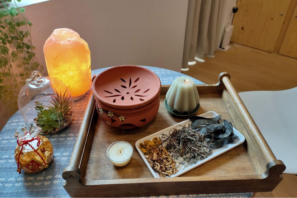 Trầm hương, tinh dầu, bồ kết v&agrave; vỏ bưởi l&agrave; những loại nguy&ecirc;n liệu thường được lựa chọn để x&ocirc;ng nh&agrave; mới (Ảnh: Sưu tầm)