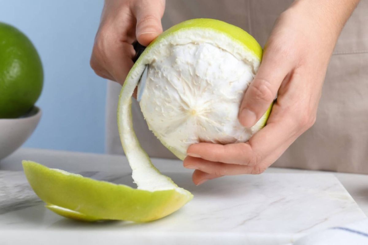 Hương thơm tự nhi&ecirc;n của vỏ bưởi gi&uacute;p khử m&ugrave;i h&ocirc;i trong nh&agrave; mới x&acirc;y, tạo bầu kh&ocirc;ng kh&iacute; thư gi&atilde;n thoải m&aacute;i (Ảnh: Sưu tầm)