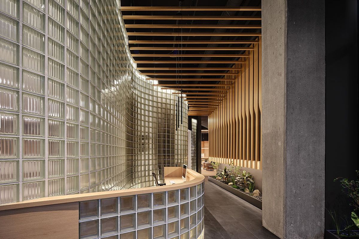 Trong các công trình thương mại, gạch kính chủ yếu được sử dụng để phân chia các khu vực dịch vụ (Ảnh: Sưu tầm)