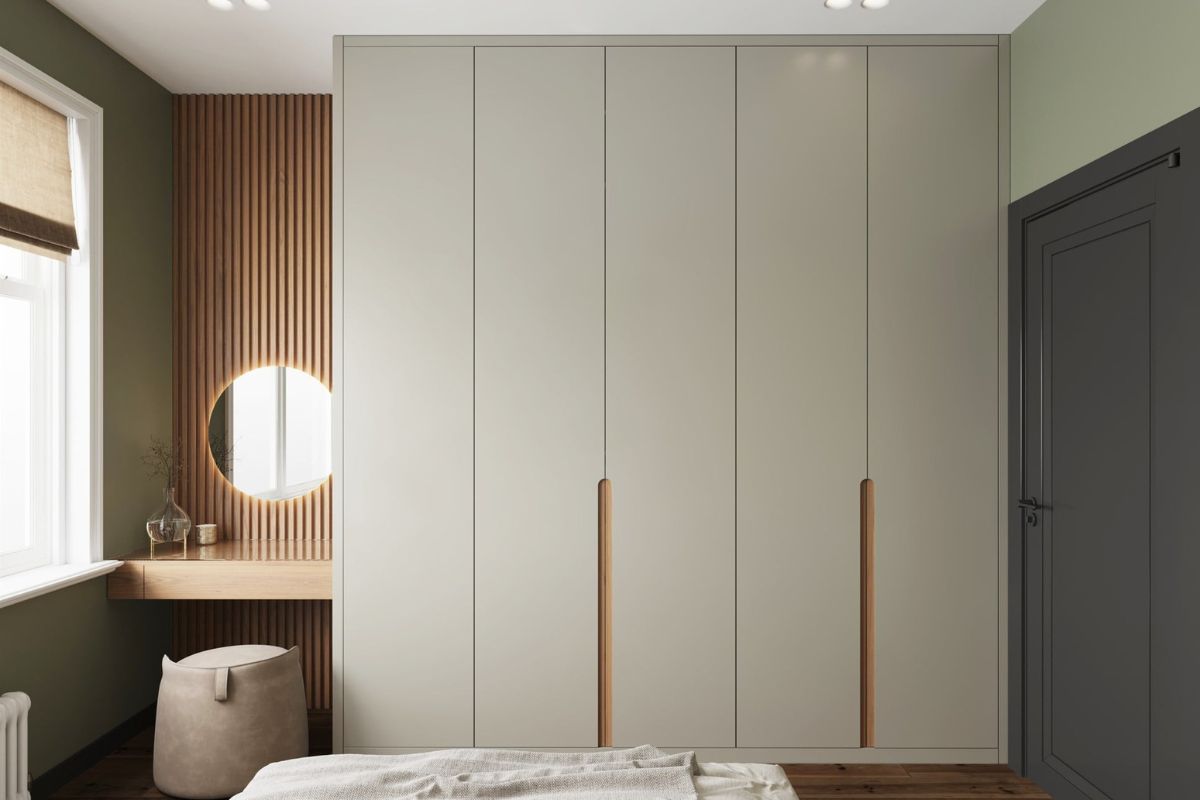 Cần sử dụng ghế hoặc thang nếu muốn lấy đồ ở những ngăn phía trên cao (Ảnh: Sưu tầm)