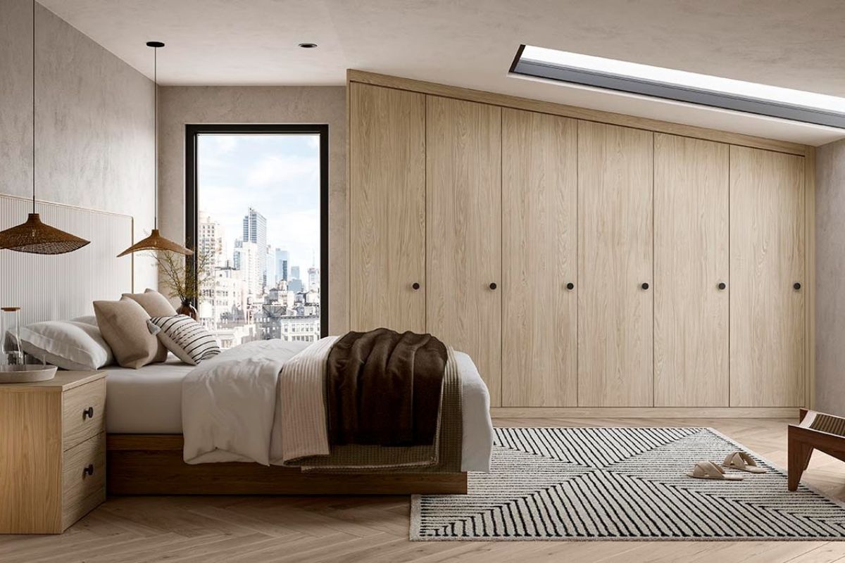 Tủ quần áo kịch trần sở hữu chiều cao sát trần, tạo thành khối liền mạch (Ảnh: Sưu tầm)