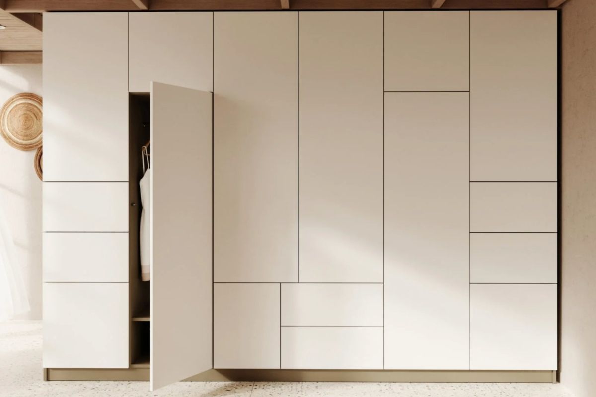 Chi phí làm tủ quần áo kịch trần cao hơn những mẫu tủ thông thường (Ảnh: Sưu tầm)