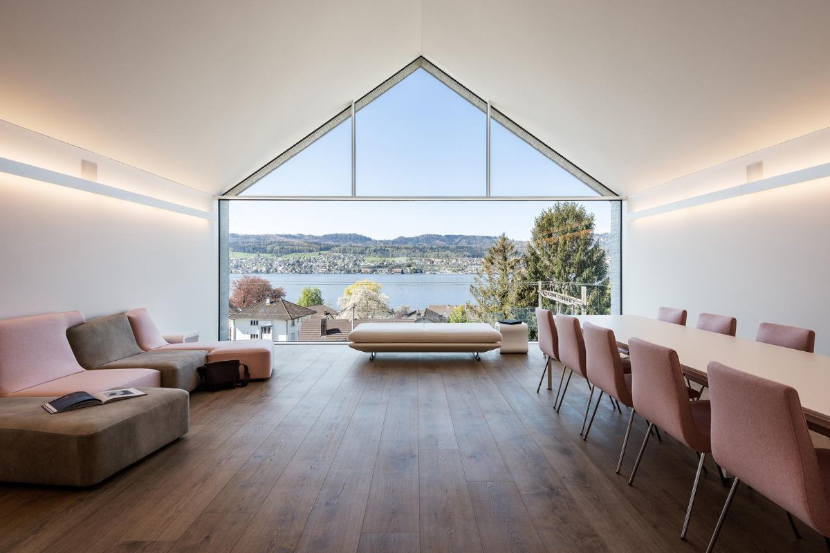 Thiết kế cửa kính lớn giúp không gian sống luôn ngập tràn ánh sáng tự nhiên (Ảnh: Sưu tầm)