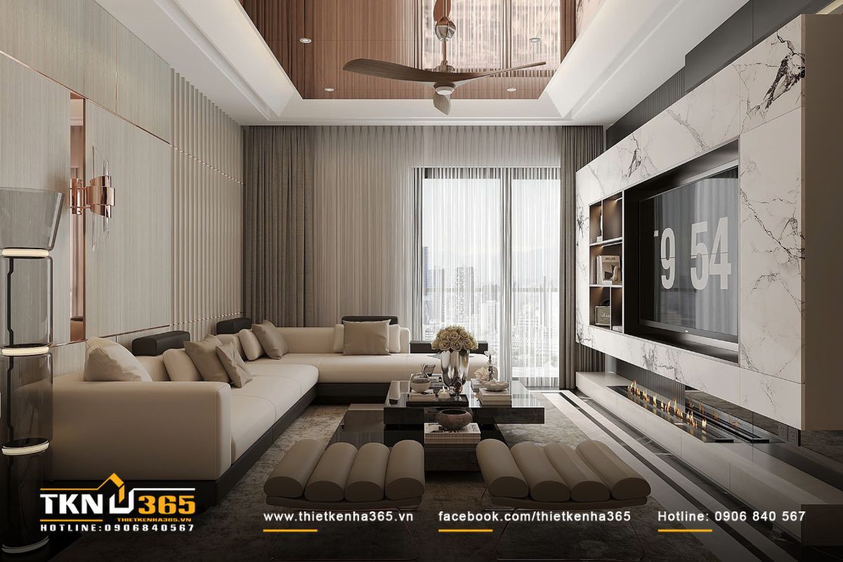 Phòng khách toát lên vẻ thanh lịch với sofa chữ L tông kem, bàn trà kính đen và mảng tường ốp đá marble, tất cả hòa trong ánh sáng dịu phủ khắp không gian