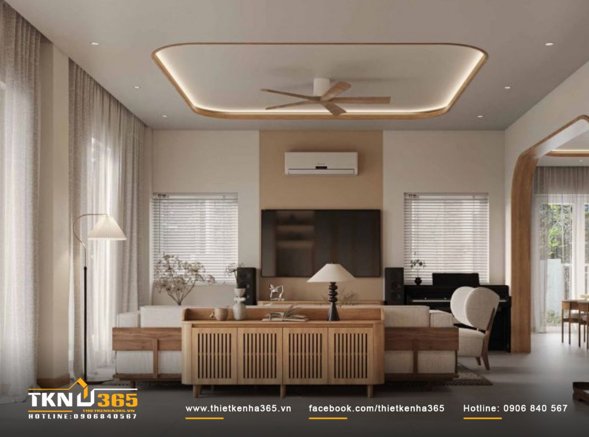 Cách bố trí sofa, bàn trà và ánh sáng tự nhiên từ hai hướng cửa sổ giúp phòng khách trở nên ấm áp và thoáng đãng hơn