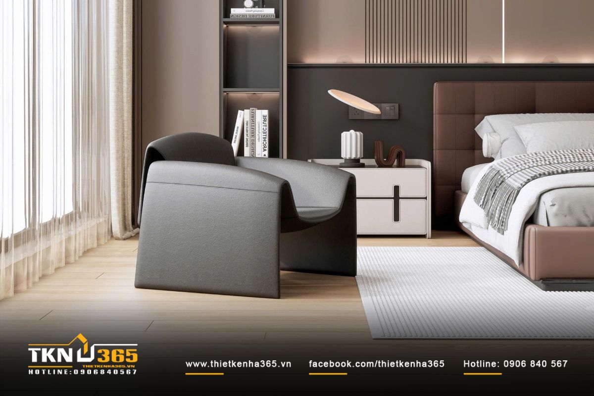 Ánh sáng tự nhiên xuyên qua lớp rèm voan, phủ lên mặt sàn gỗ và thảm màu sắc trung tính tạo cảm giác yên bình