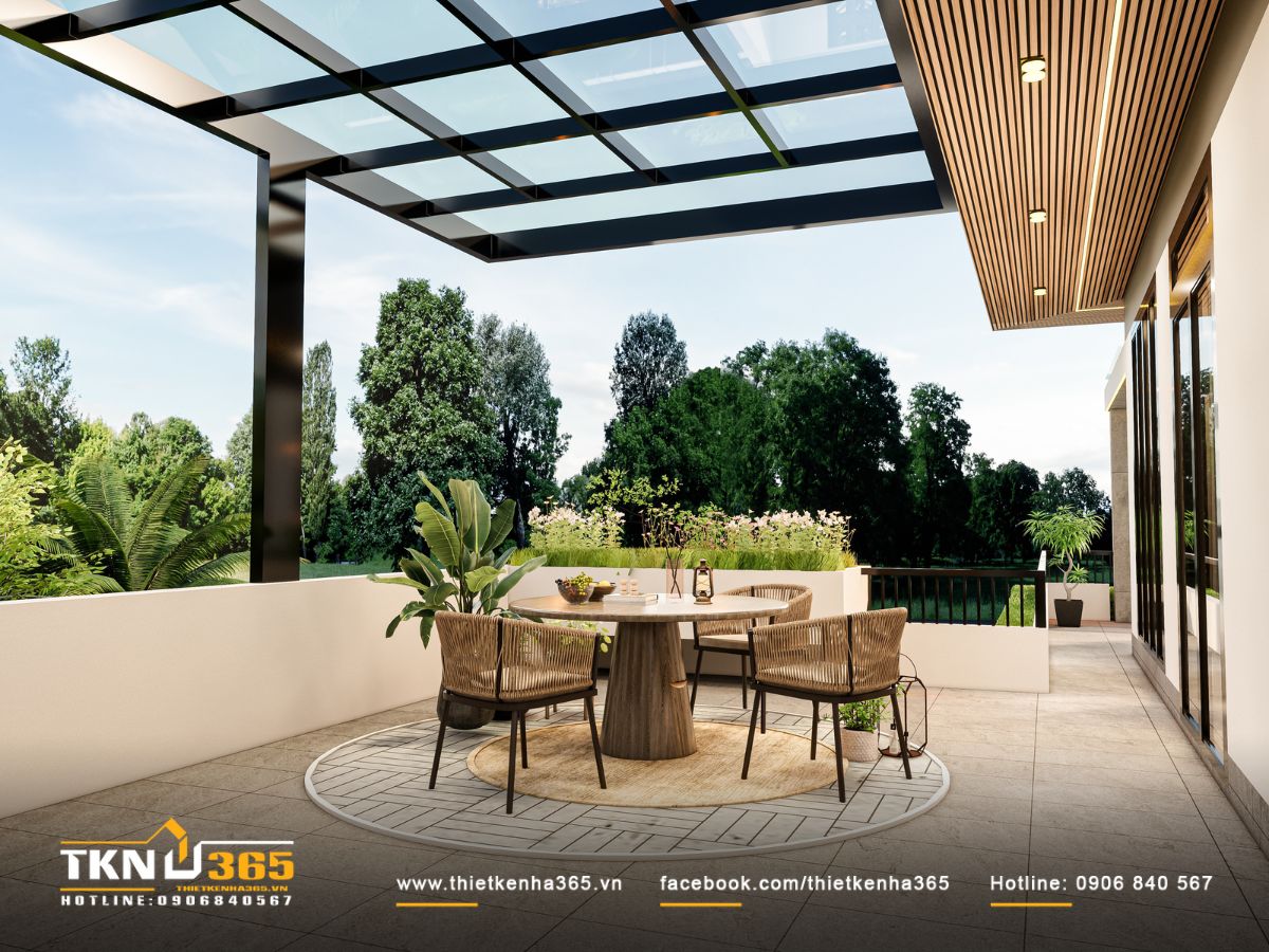 Sân thượng thoáng đãng với lam kính che nắng, bàn tròn và ghế dây đan tạo góc thưởng trà thư thái